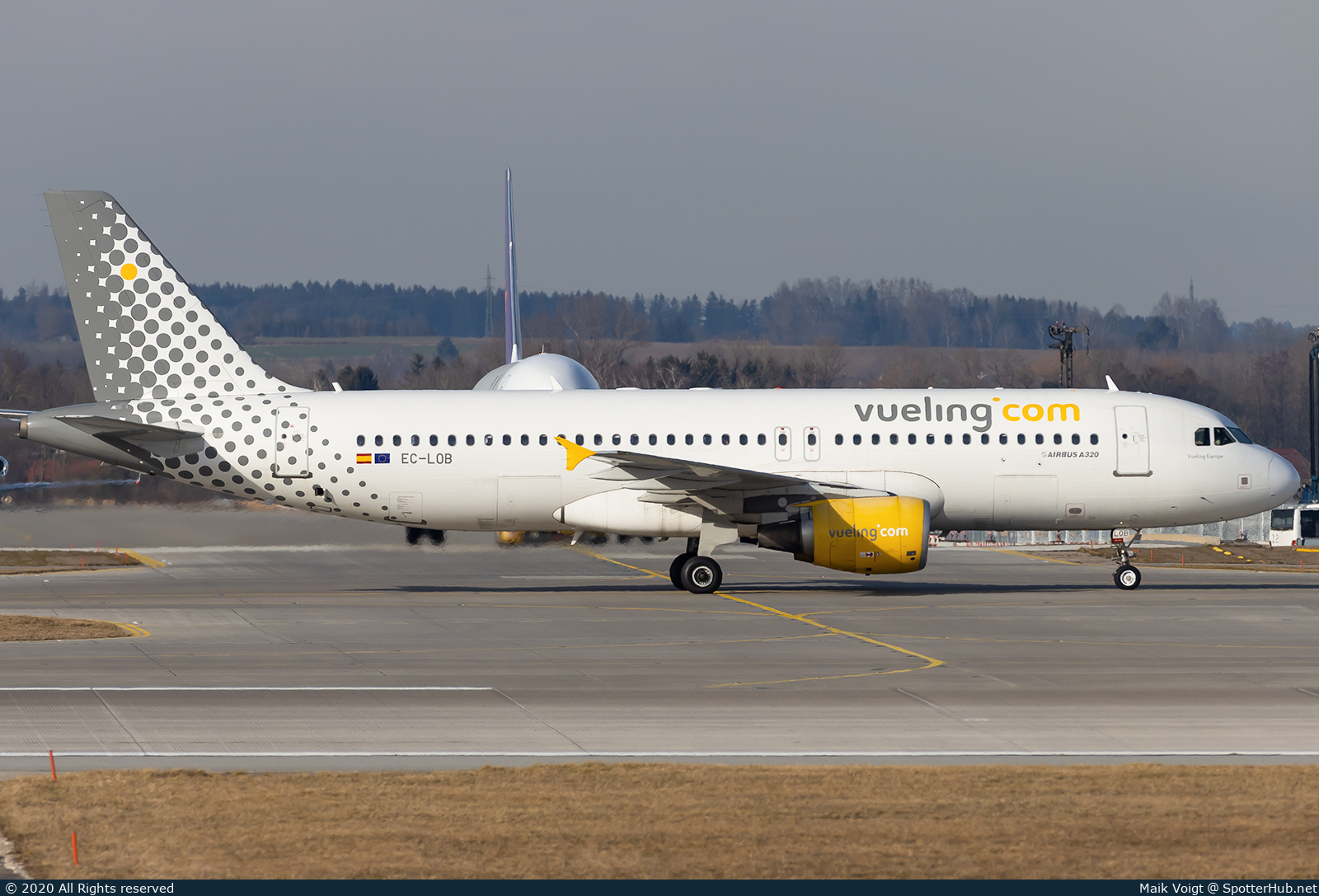 Photo of EC-LOB - Airbus A320-214 operated by Vueling