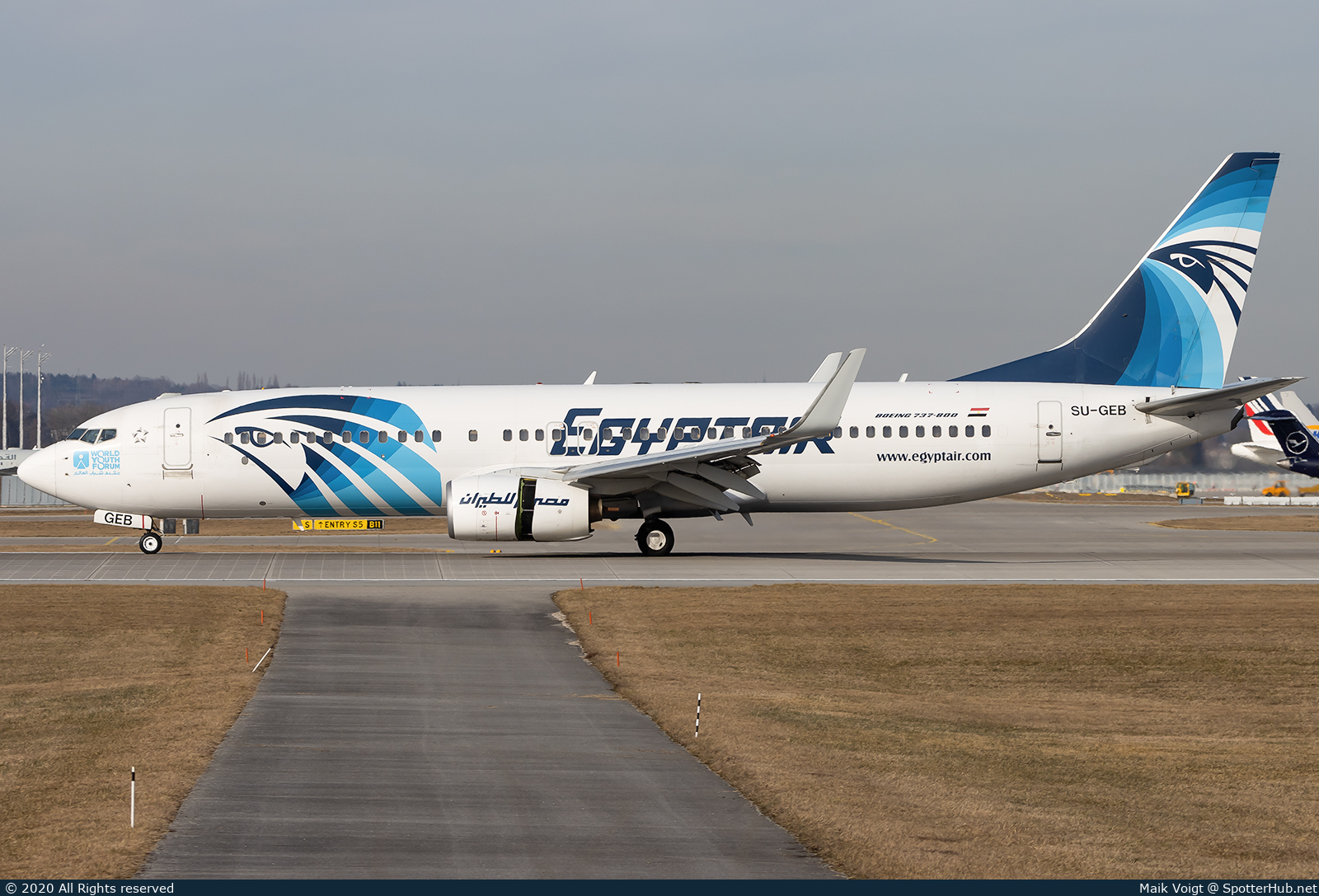 Photo of SU-GEB - Boeing 737-866 operated by Egyptair
