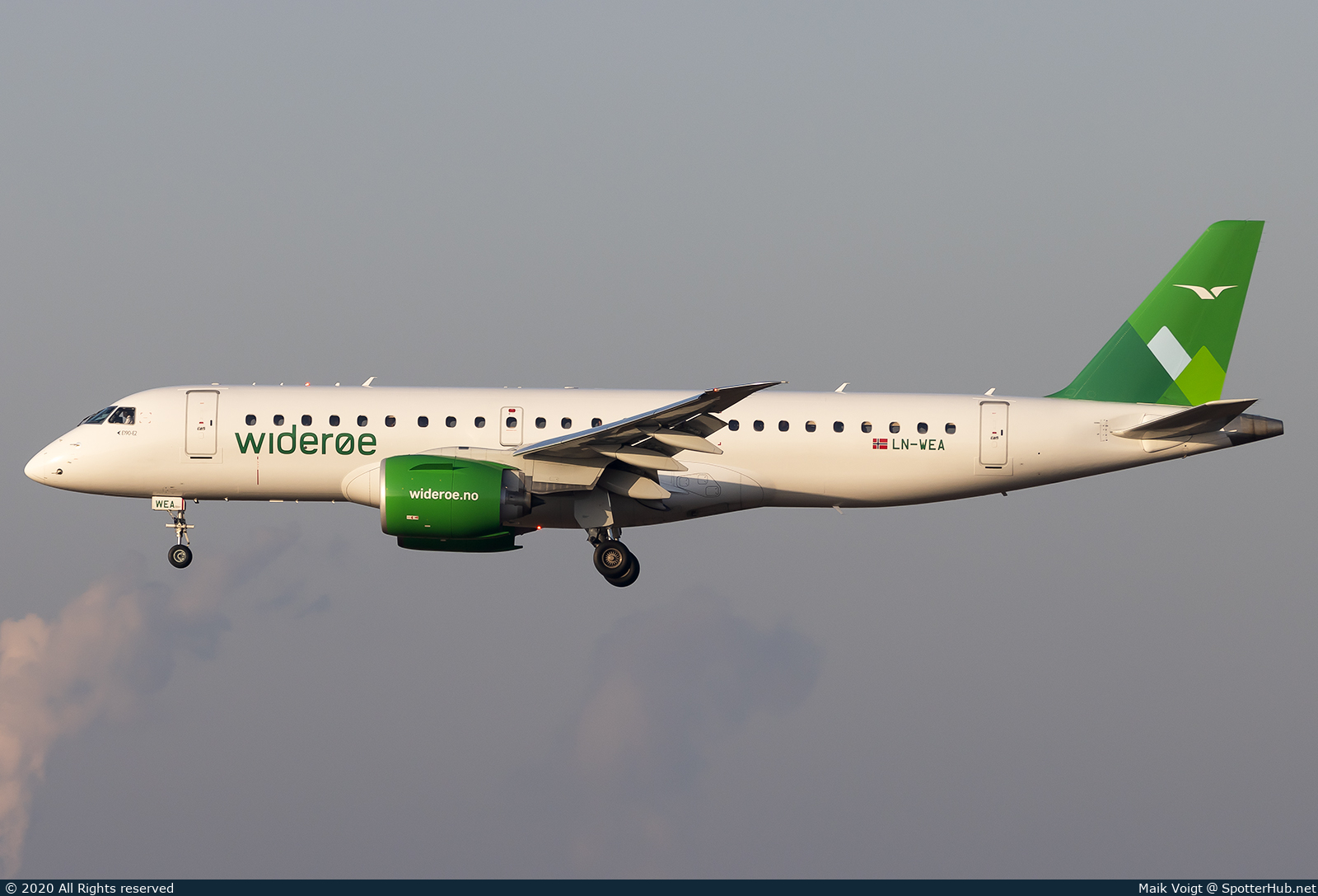 Photo of LN-WEA - Embraer ERJ-190-E2 operated by Widerøe