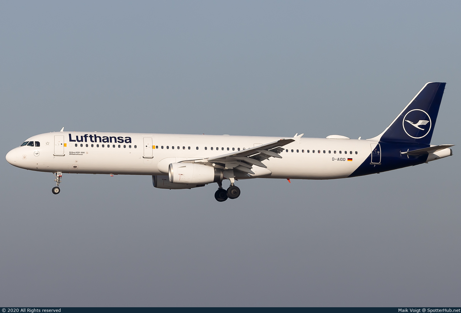 Photo of D-AIDD - Airbus A321-231 operated by Lufthansa