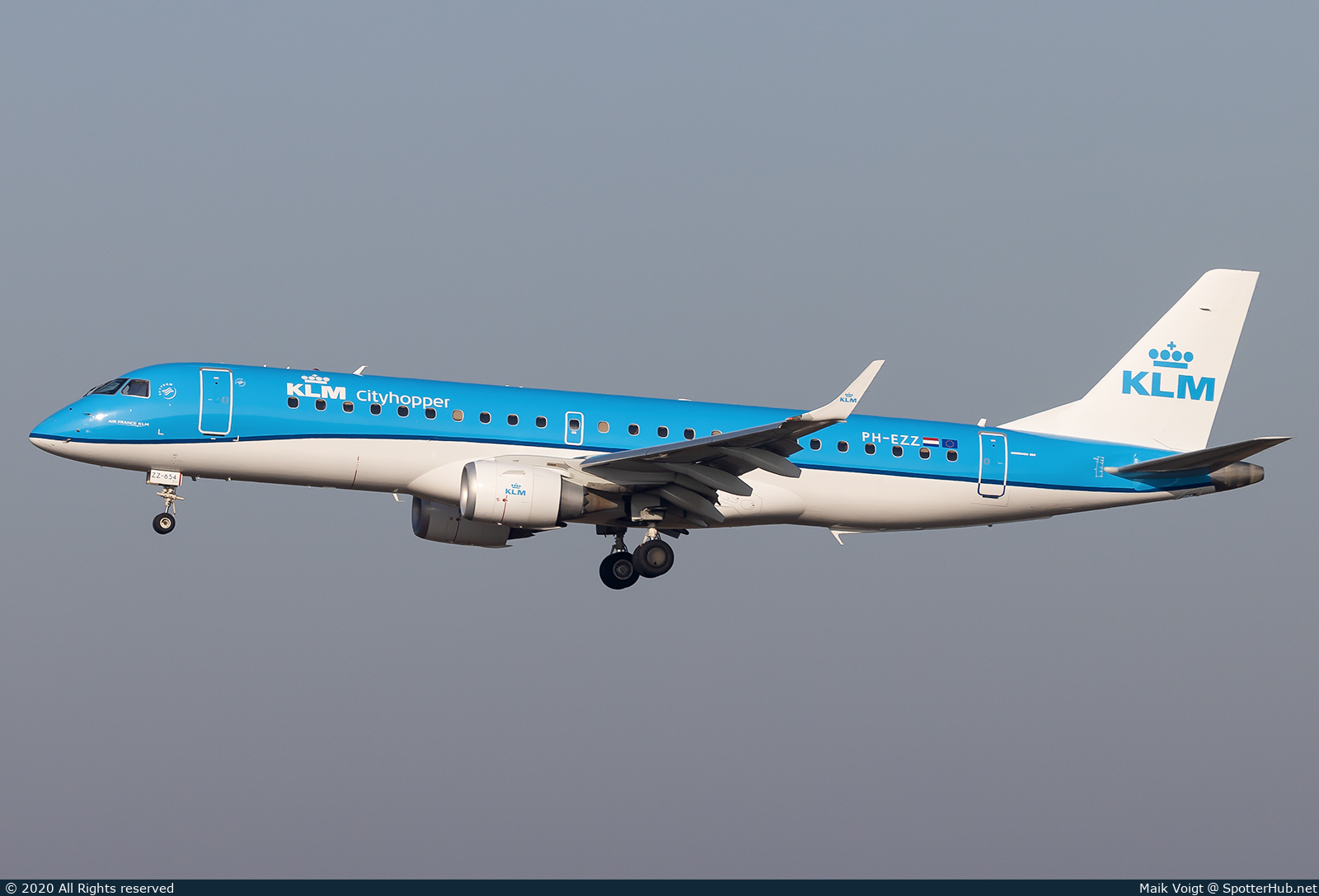 Photo of PH-EZZ - Embraer ERJ-190STD operated by KLM Cityhopper