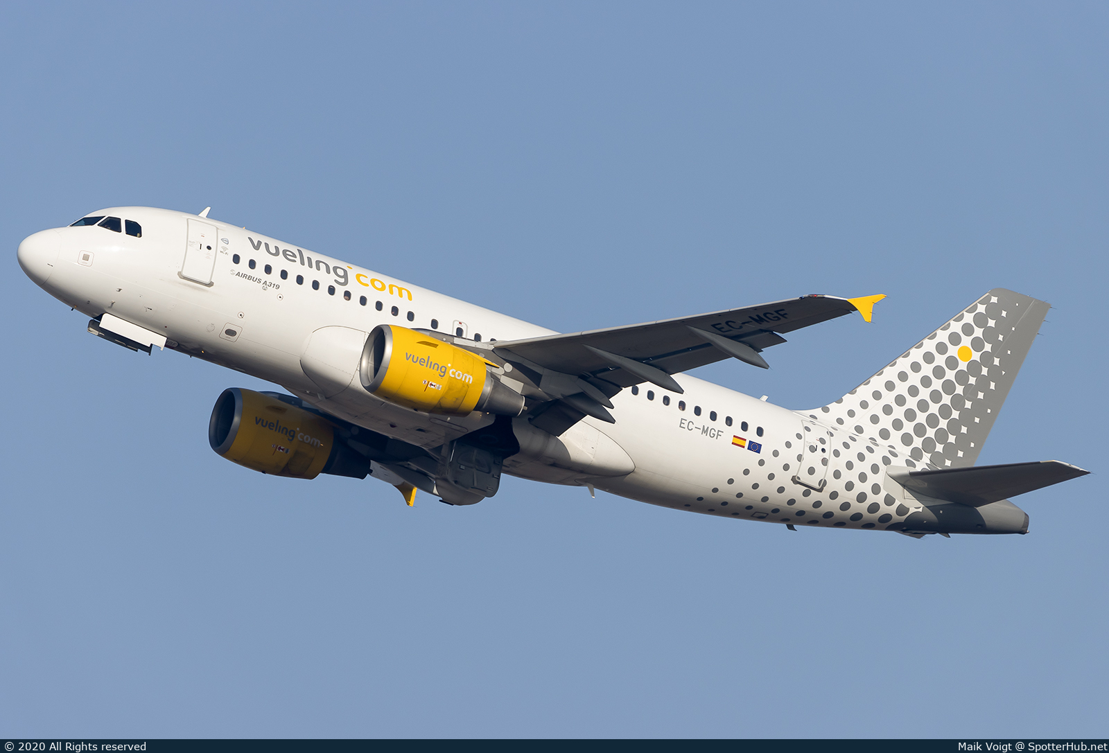 Photo of EC-MGF - Airbus A319-112 operated by Vueling