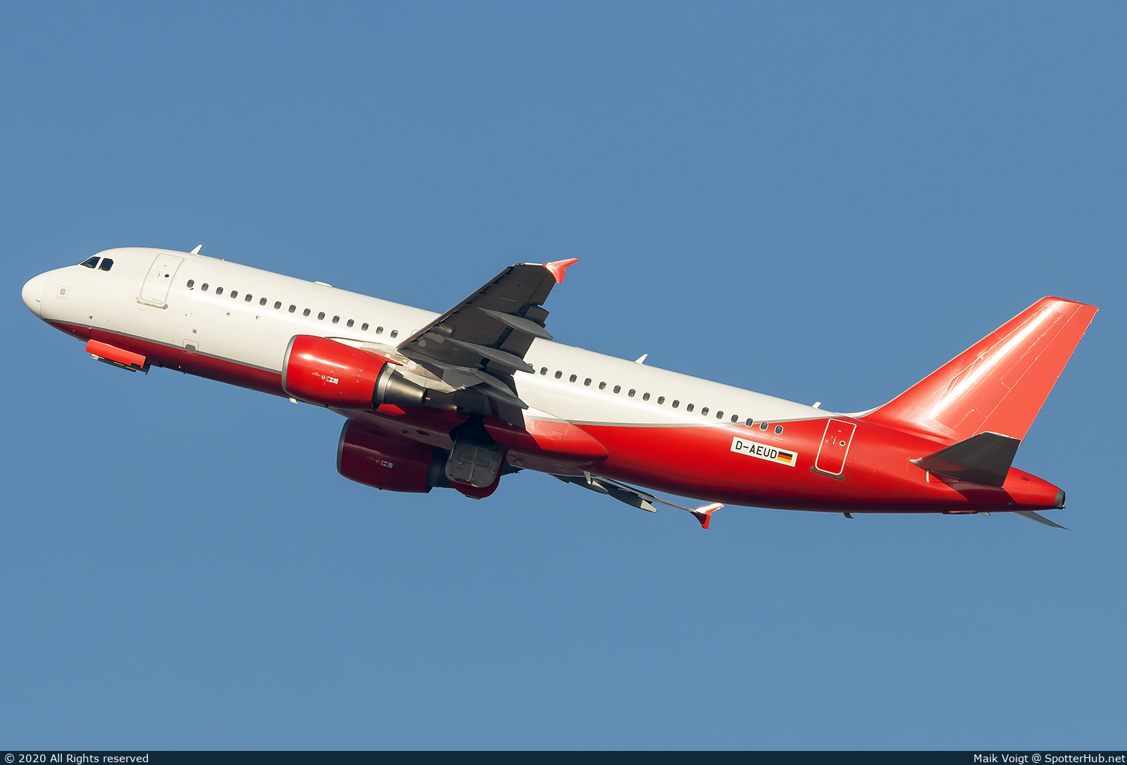 Photo of D-AEUD - Airbus A320-214 operated by Eurowings