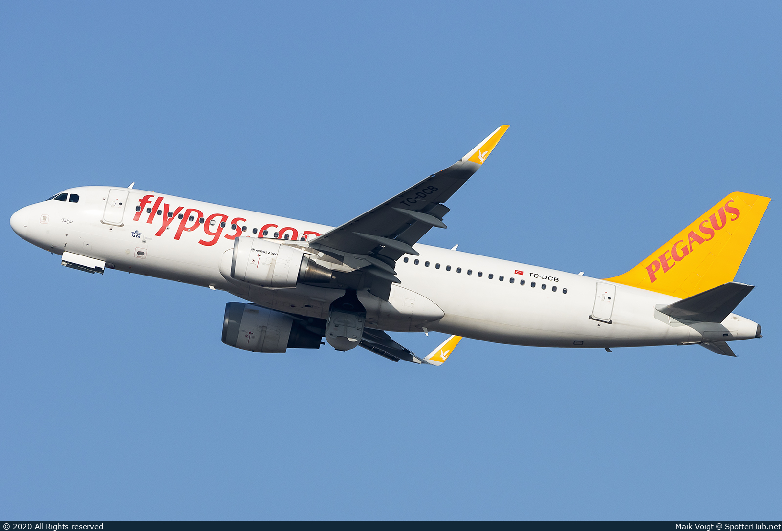 Photo of TC-DCB - Airbus A320-214 operated by Pegasus Airlines