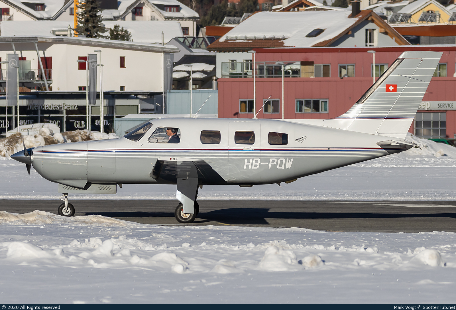 Photo of HB-PQW - Piper PA-46-350P Malibu Mirage operated by Private
