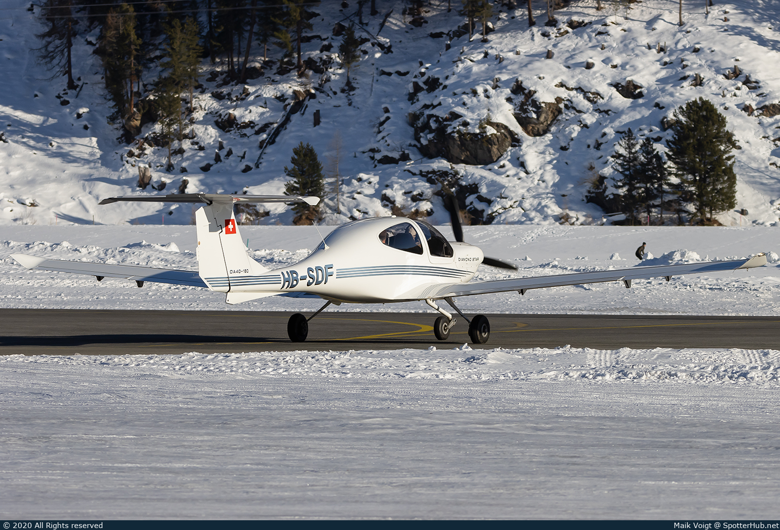 Photo of HB-SDF - Diamond DA40 Diamond Star operated by Swiss Diamond Flyers