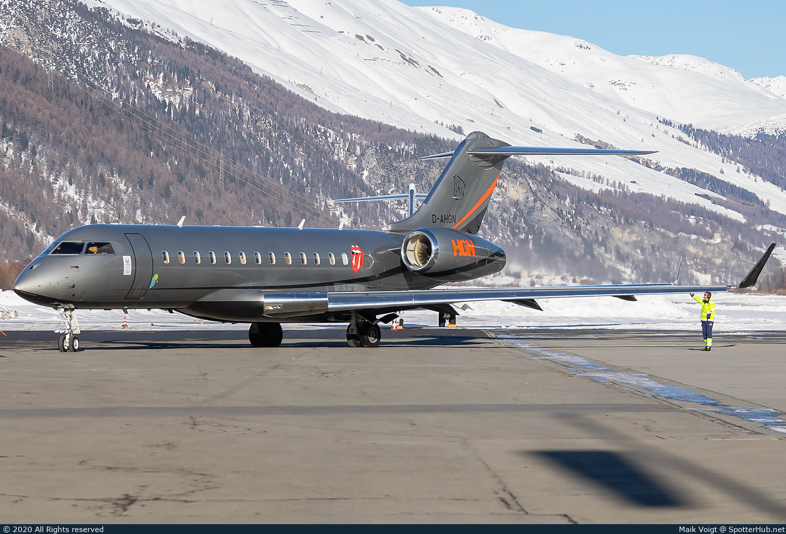 Photo of D-AHGN - Bombardier Global 6000 operated by Windrose Air Jet Charter