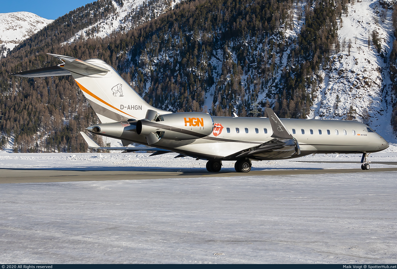 Photo of D-AHGN - Bombardier Global 6000 operated by Windrose Air Jet Charter