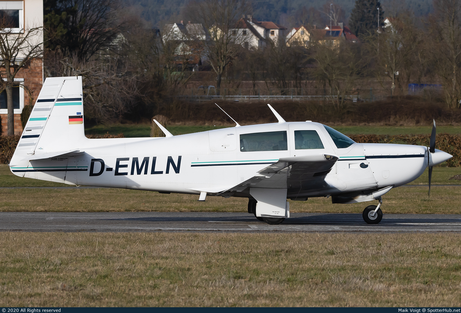Photo of D-EMLN - Mooney M20K 231 operated by Private