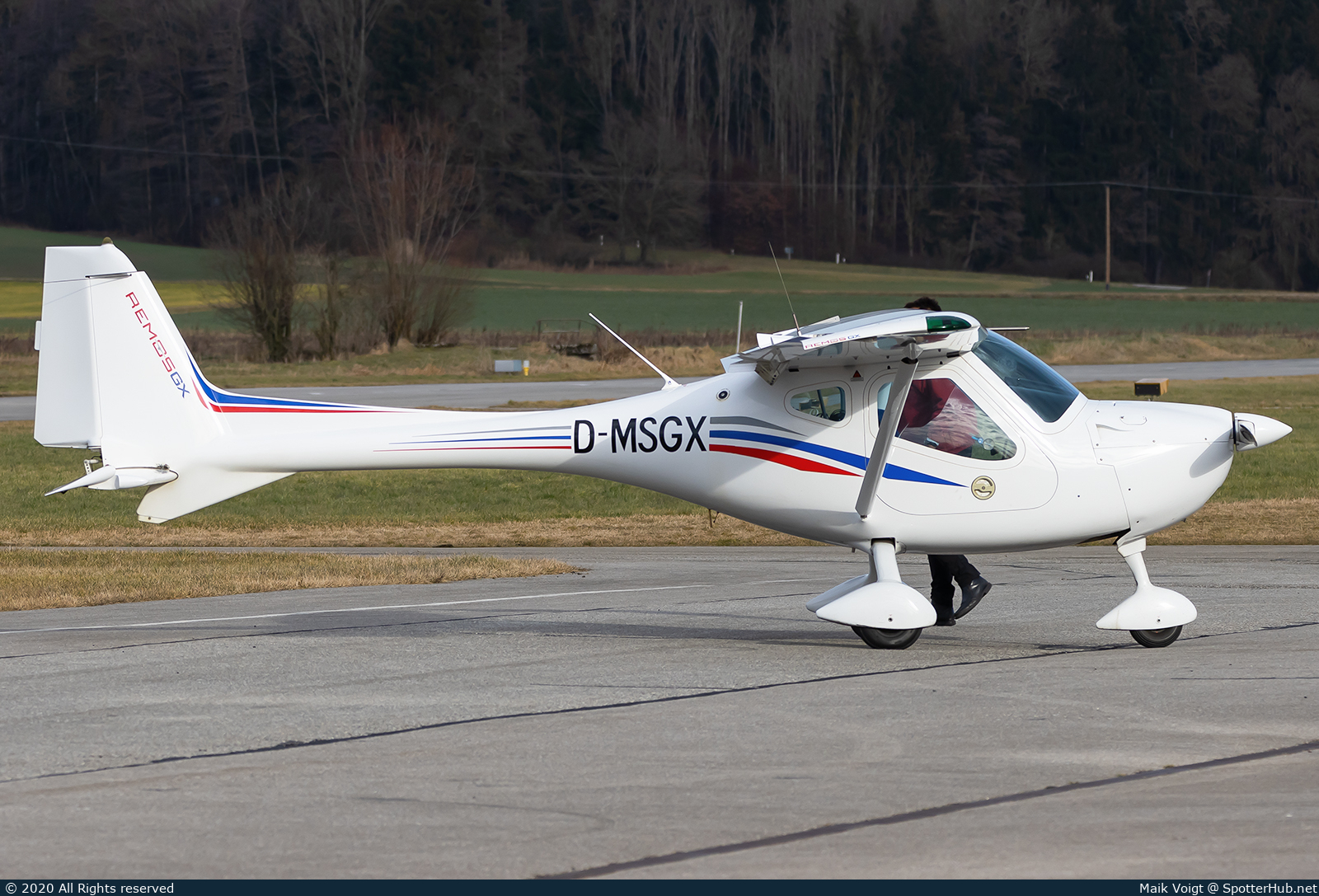 Photo of D-MSGX - Remos GX operated by Private