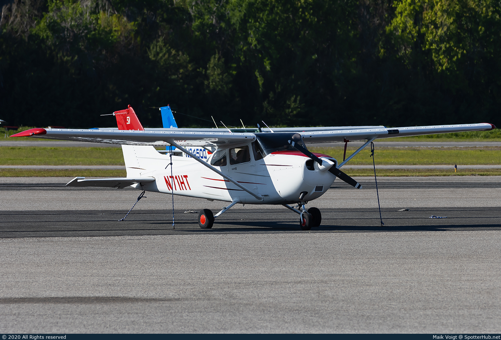 Photo of N71HT - Cessna 172S Skyhawk SP operated by Private
