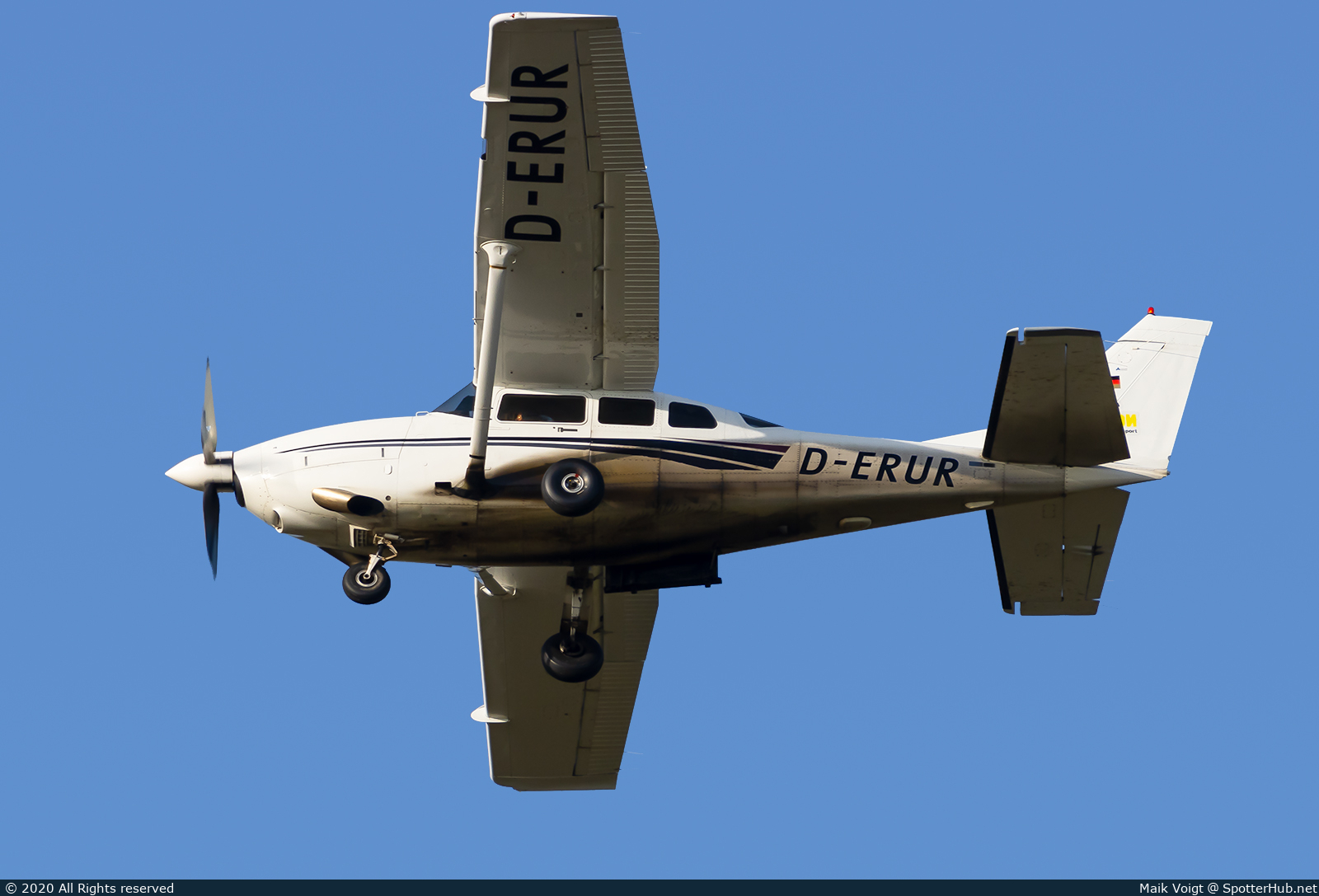 Photo of D-ERUR - Cessna T206H Turbo Stationair operated by Paranodon Fallschirmsport