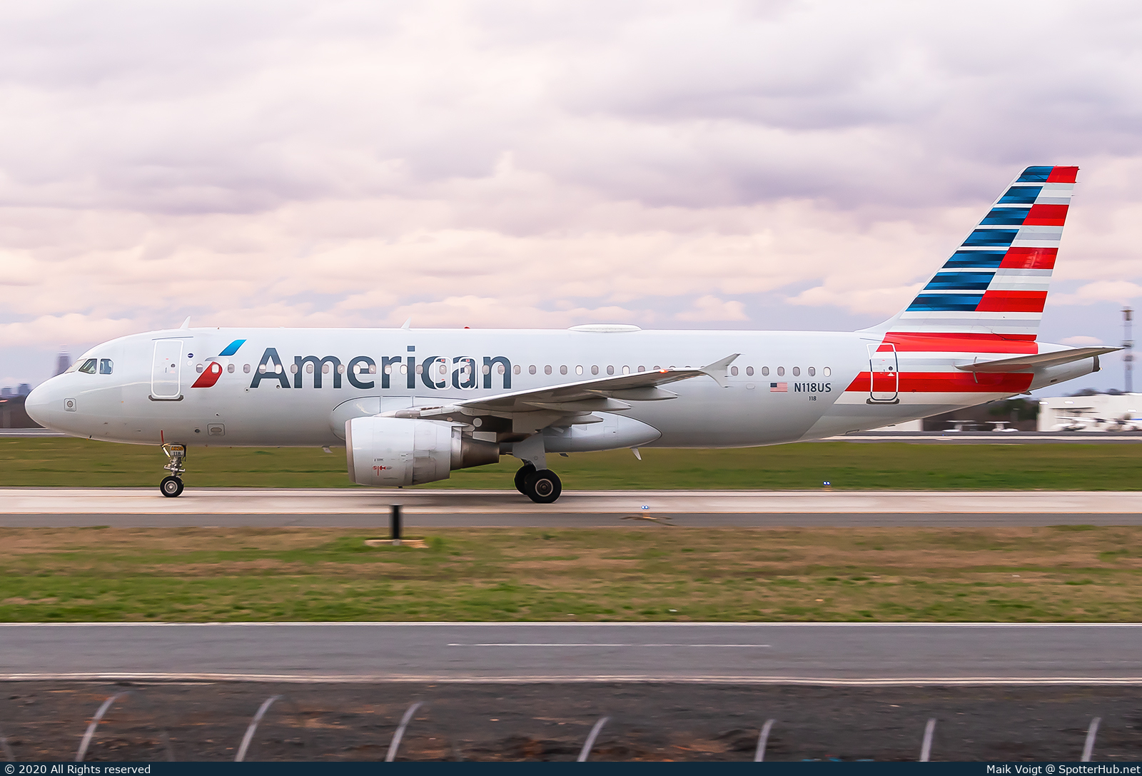 Photo of N118US - Airbus A320-214 operated by American Airlines