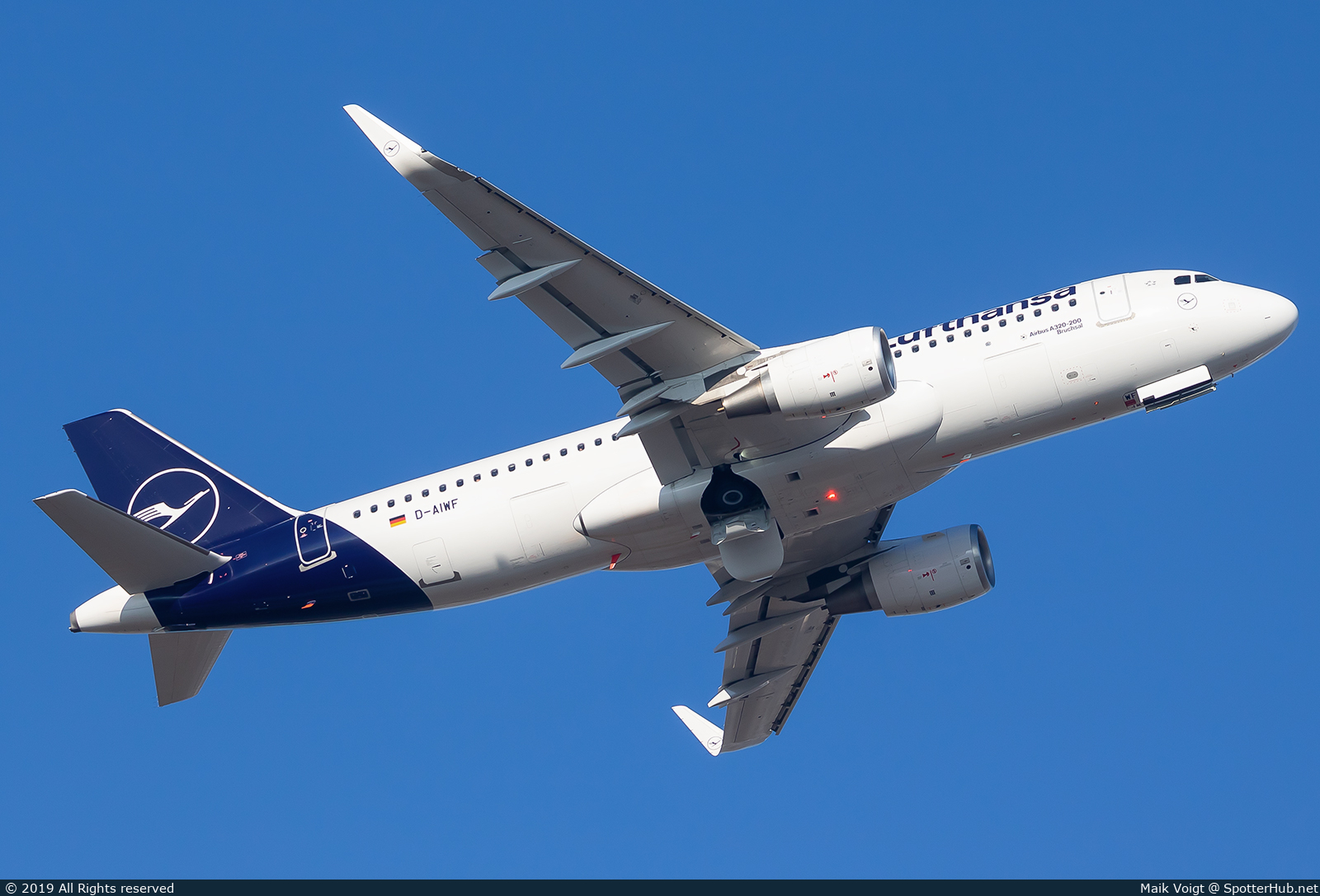 Photo of D-AIWF - Airbus A320-214 operated by Lufthansa