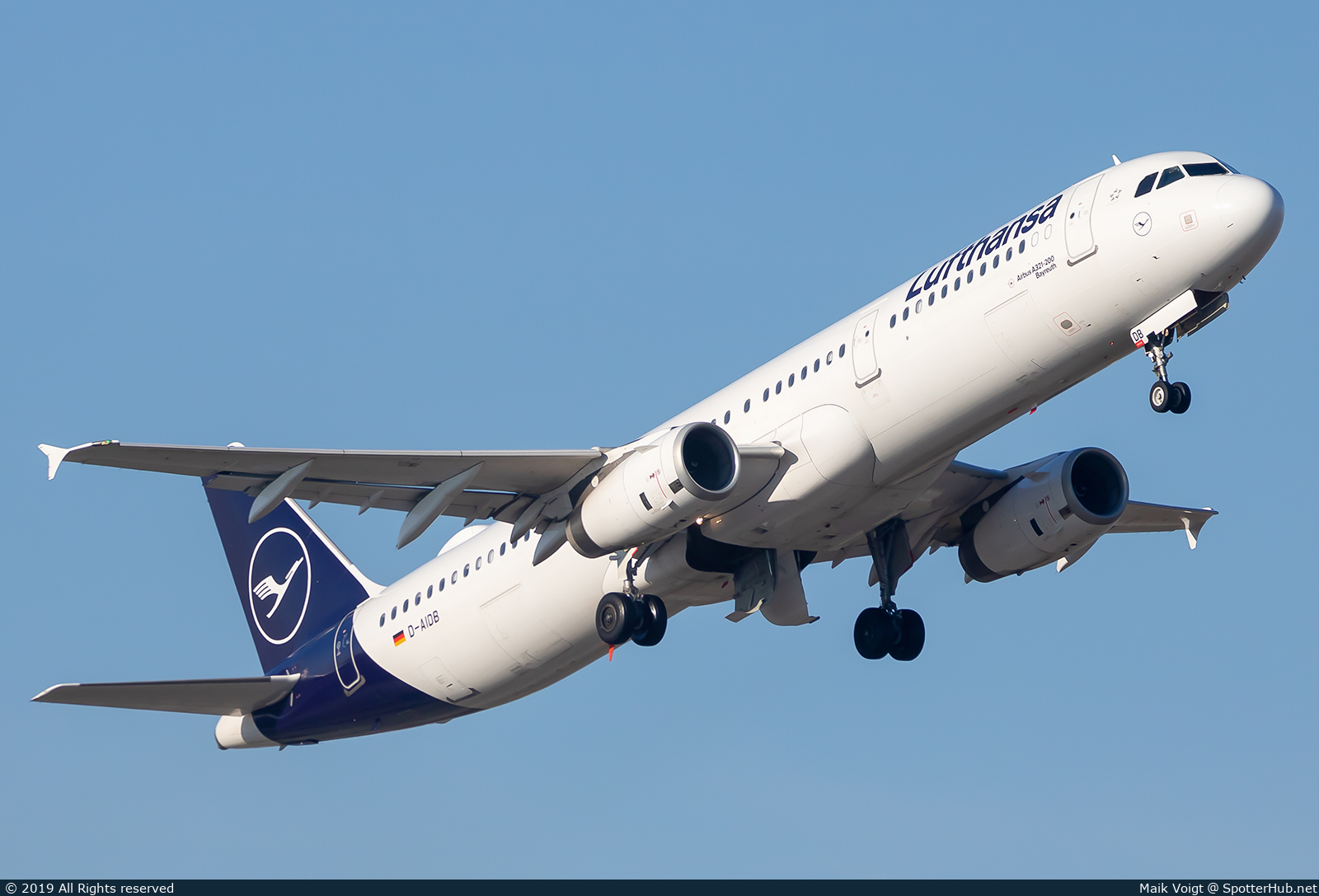 Photo of D-AIDB - Airbus A321-231 operated by Lufthansa