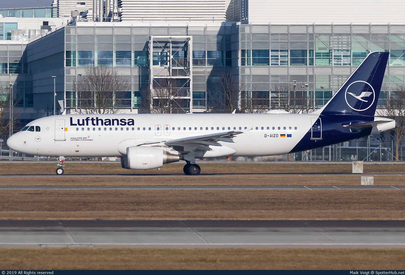 Photo of D-AIZO - Airbus A320-214 operated by Lufthansa