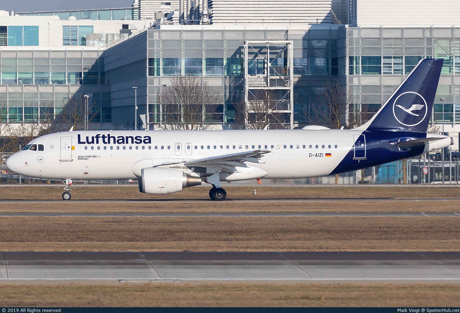 Photo of D-AIZI - Airbus A320-214 operated by Lufthansa