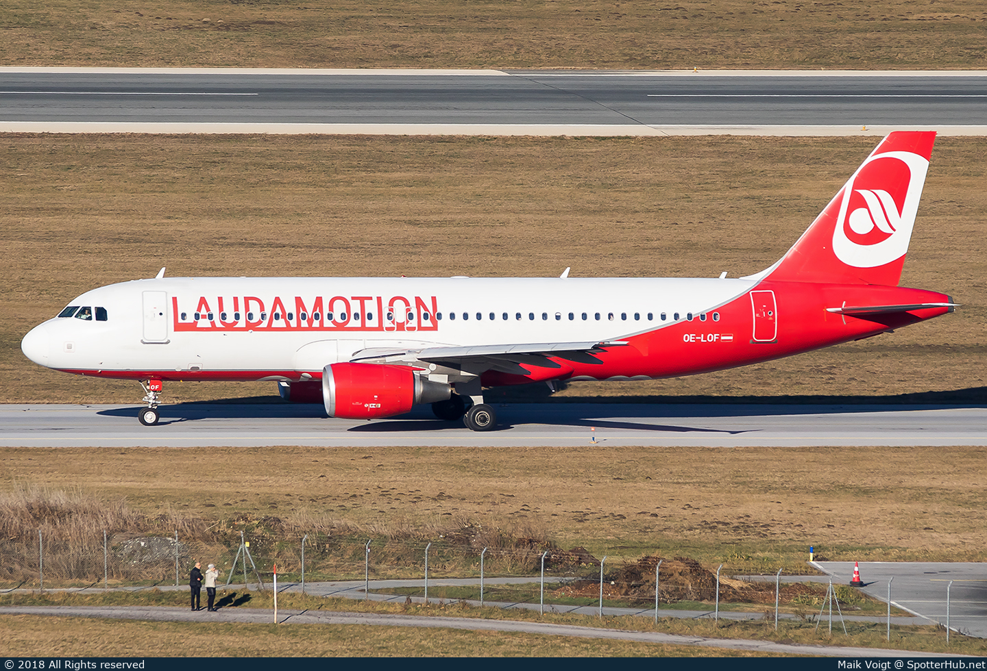 Photo of OE-LOF - Airbus A320-214 operated by Laudamotion