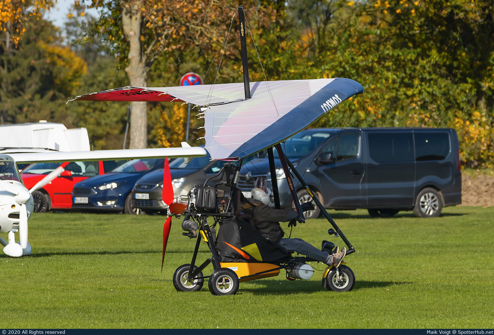 Photo of D-MHRW - Cosmos Ultralight Echo 12 operated by Private