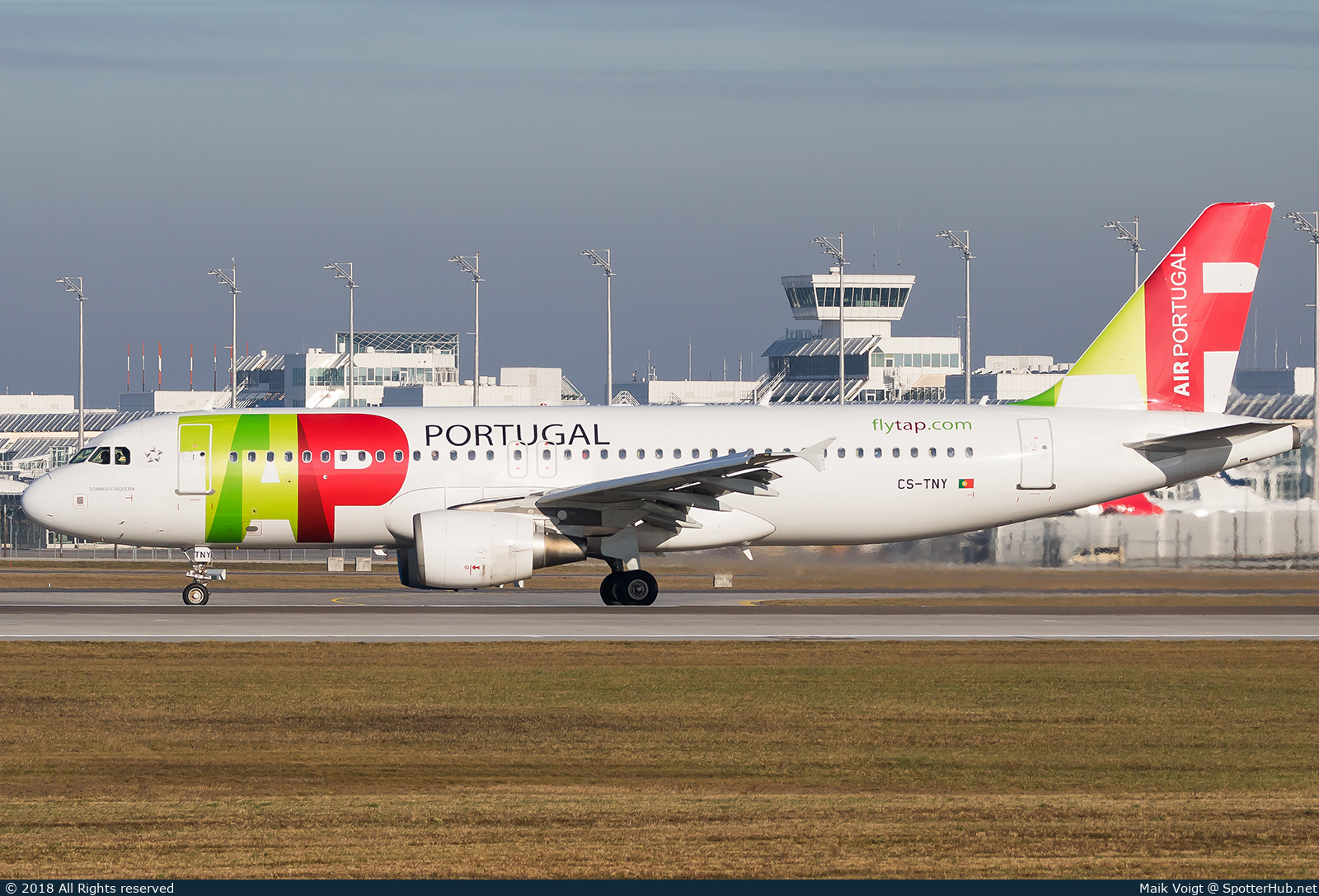 Photo of CS-TNY - Airbus A320-214 operated by TAP Air Portugal