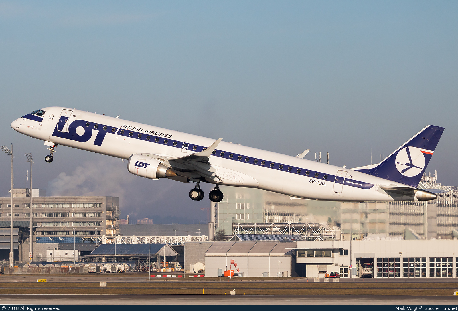 Photo of SP-LNA - Embraer ERJ-195LR operated by LOT Polish Airlines