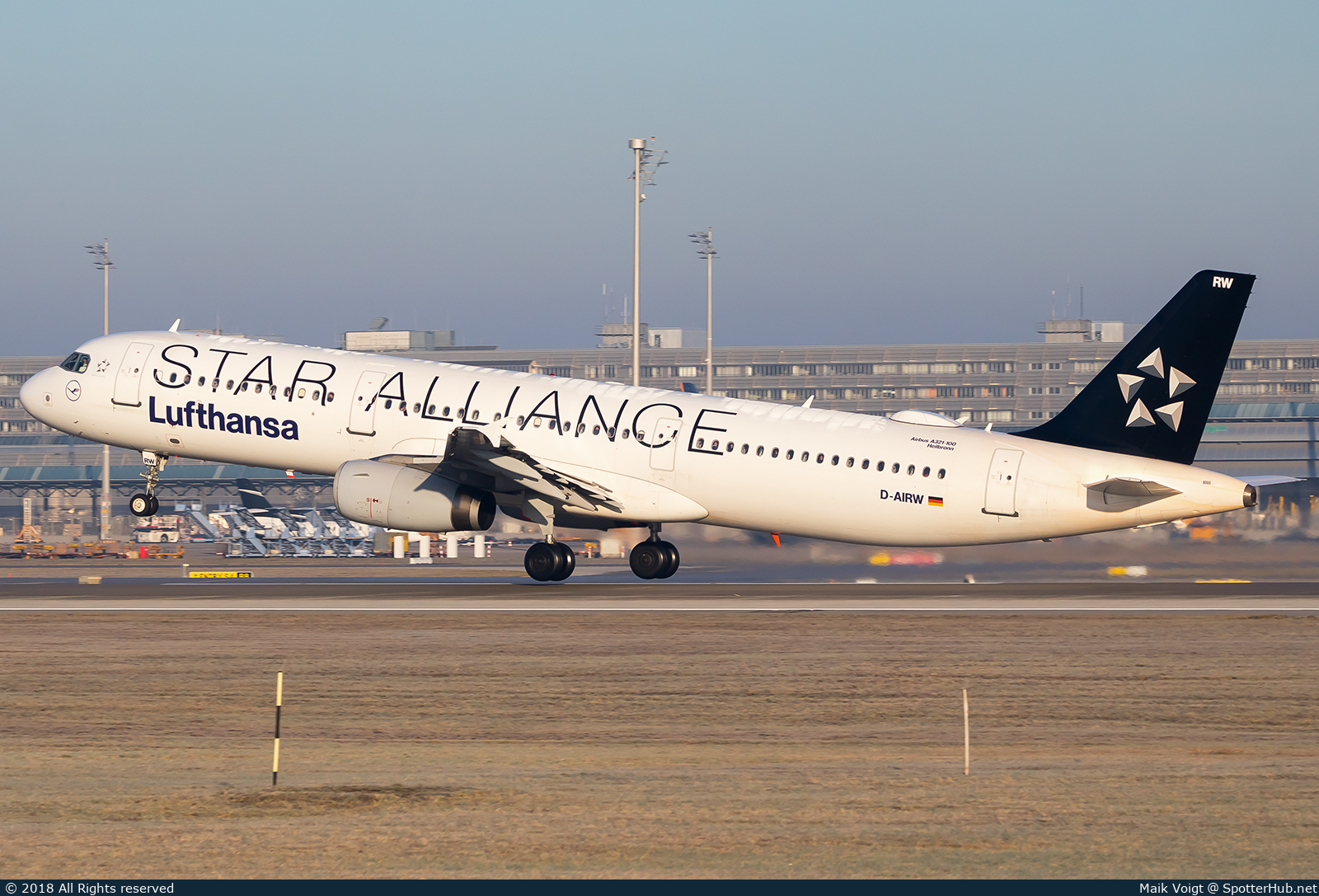 Photo of D-AIRW - Airbus A321-131 operated by Lufthansa