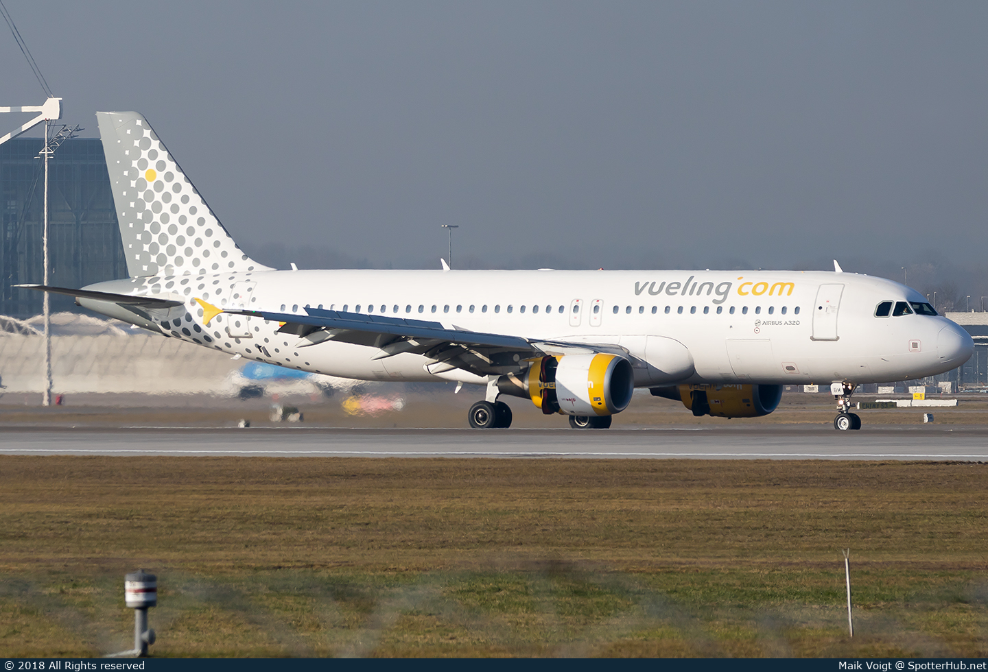 Photo of EC-MBM - Airbus A320-214 operated by Vueling