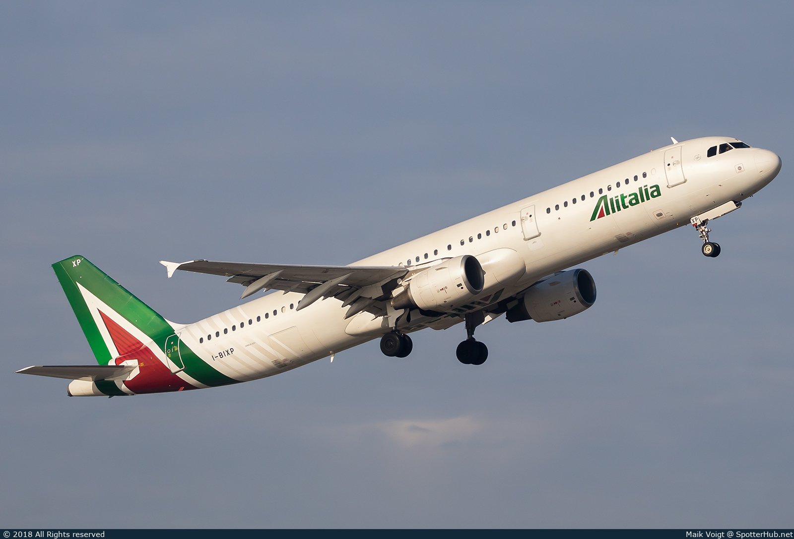 Photo of I-BIXP - Airbus A321-112 operated by Alitalia