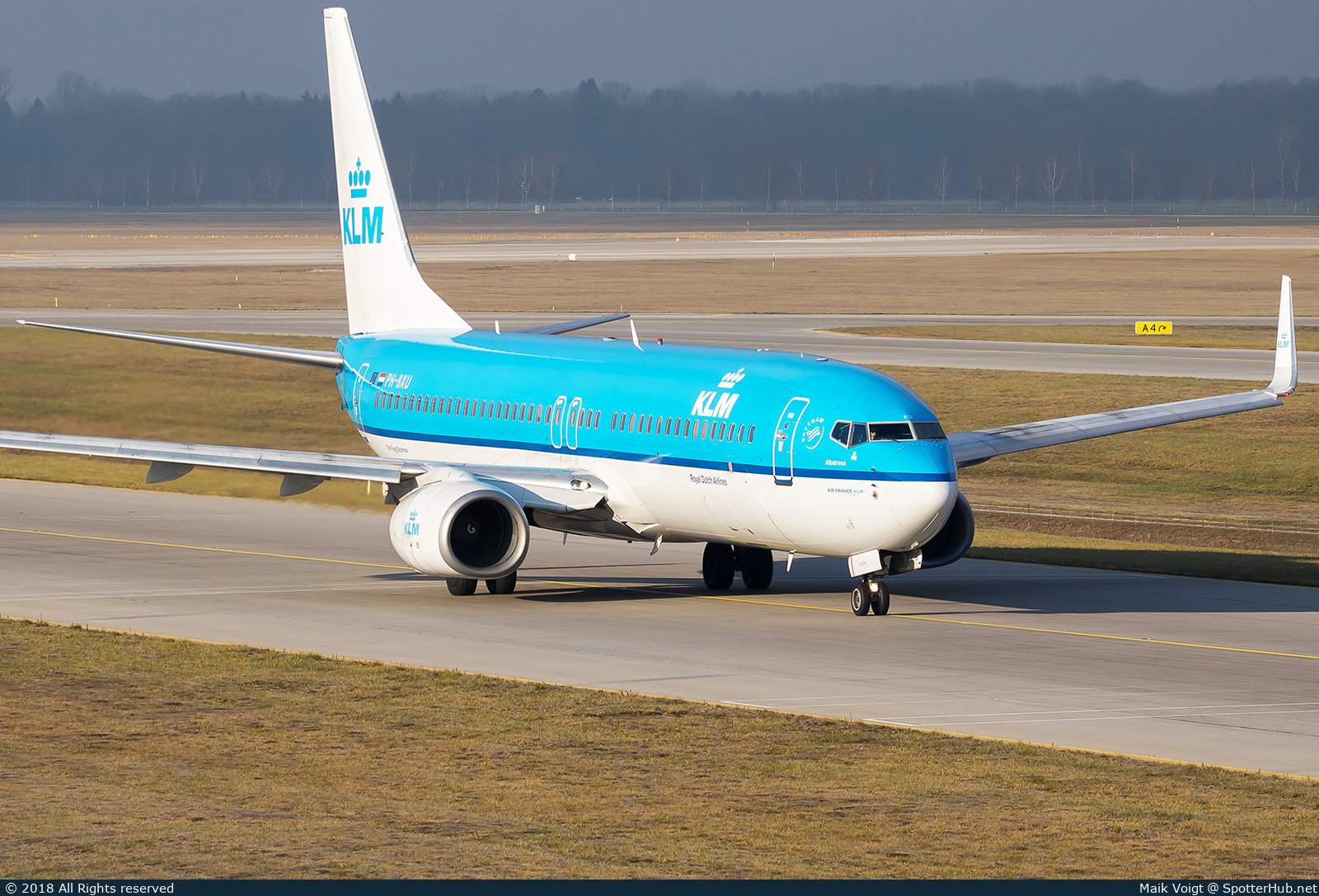 Photo of PH-BXU - Boeing 737-8BK operated by KLM Royal Dutch Airlines