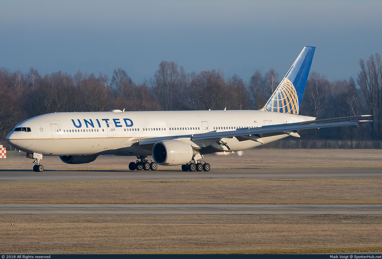 Photo of N799UA - Boeing 777-222(ER) operated by United Airlines