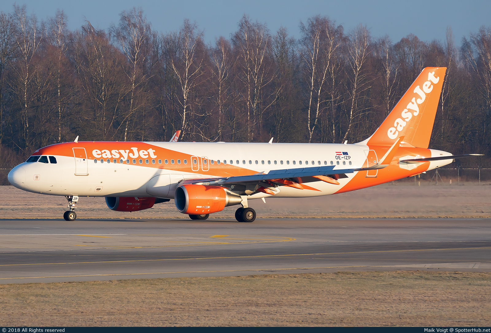 Photo of OE-IZP - Airbus A320-214 operated by easyJet Europe