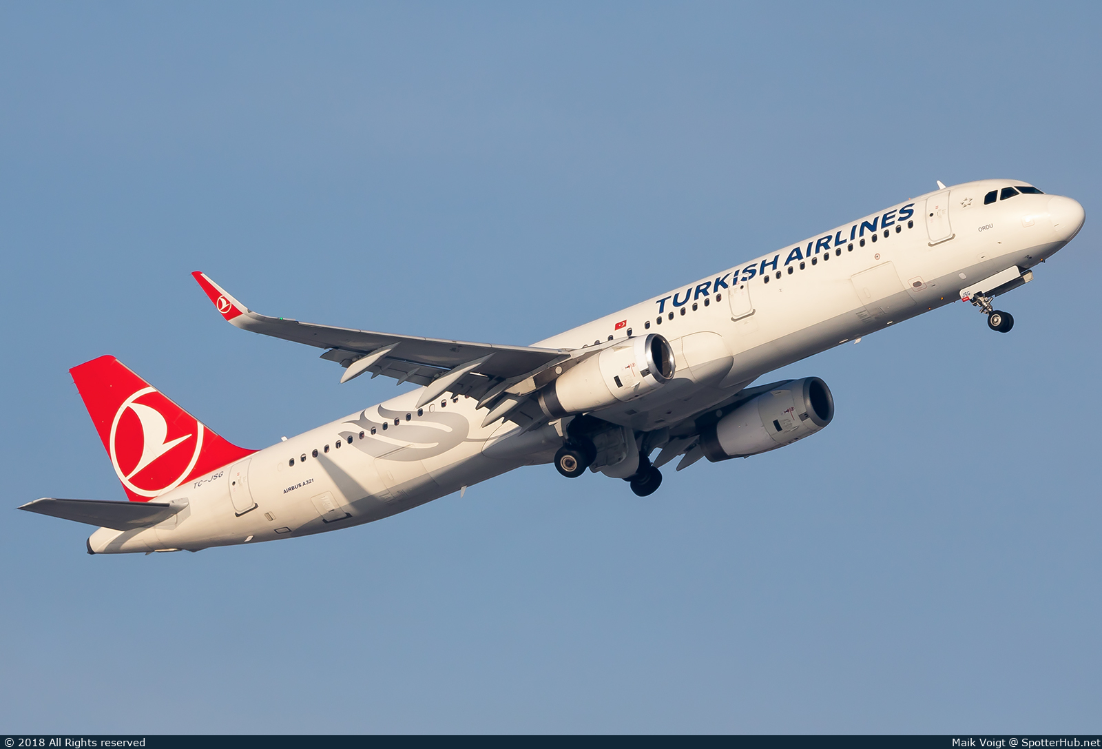 Photo of TC-JSG - Airbus A321-231 operated by Turkish Airlines