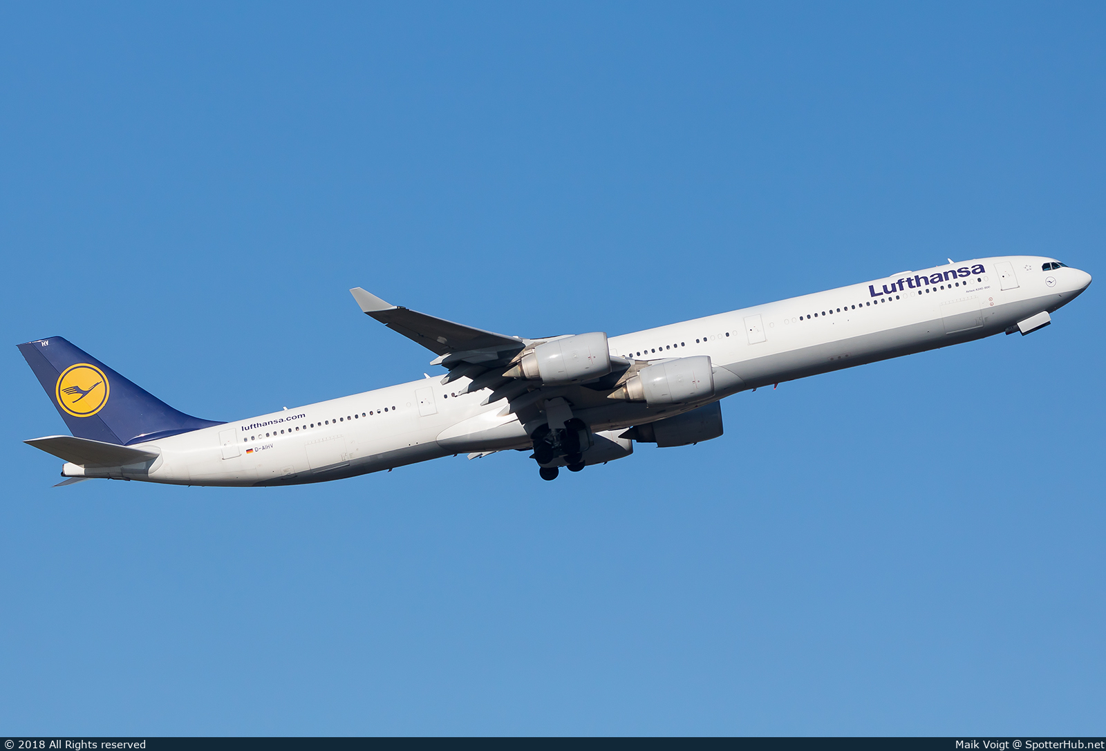 Photo of D-AIHV - Airbus A340-642 operated by Lufthansa
