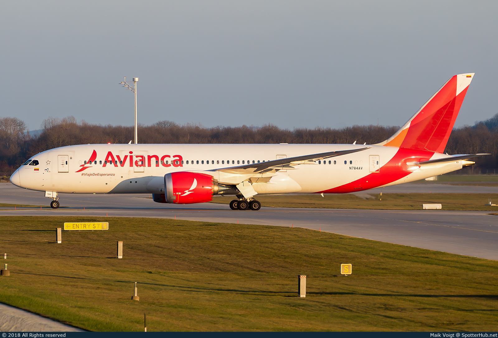 Photo of N784AV - Boeing 787-8 Dreamliner operated by Avianca