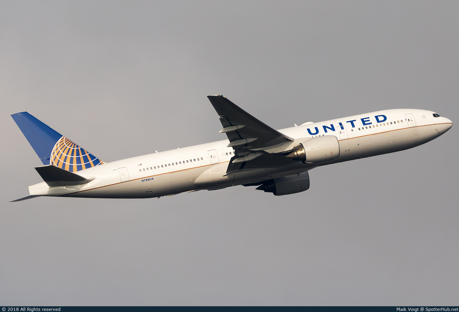 Photo of N788UA - Boeing 777-222(ER) operated by United Airlines