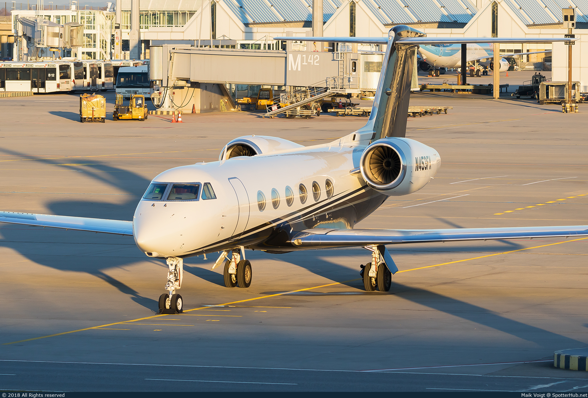 Photo of N453FX - Gulfstream GIV-X (G450) operated by Flexjet