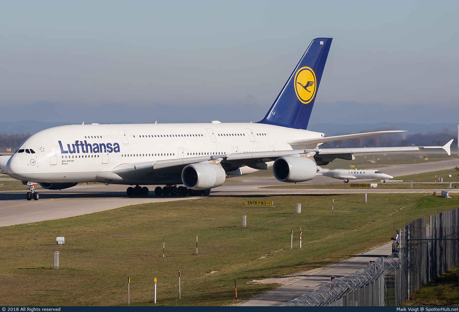 Photo of D-AIMB - Airbus A380-841 operated by Lufthansa