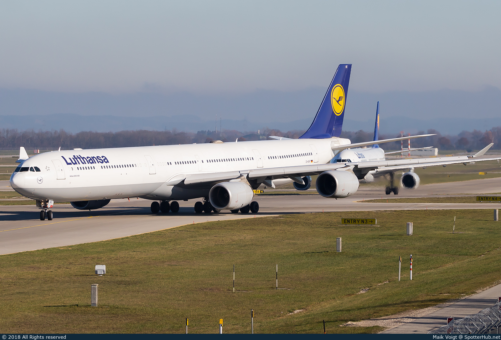 Photo of D-AIHT - Airbus A340-642 operated by Lufthansa