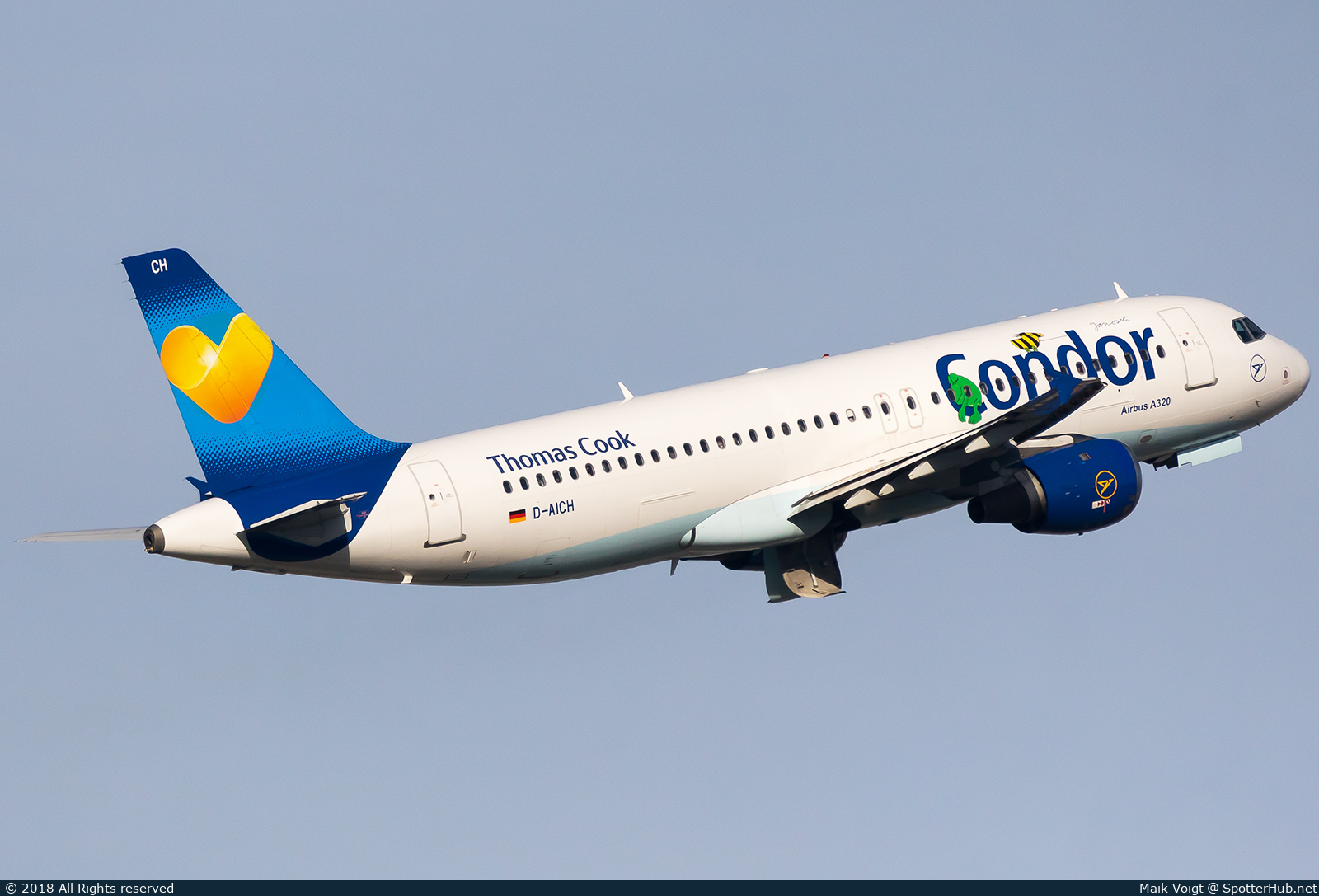 Photo of D-AICH - Airbus A320-212 operated by Condor