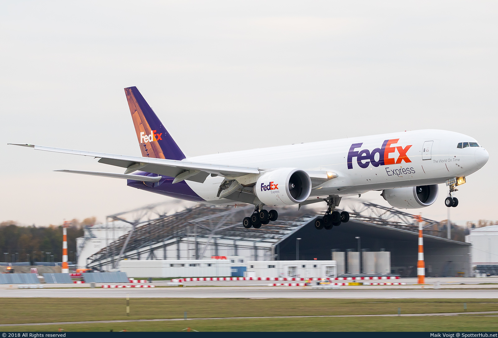 Photo of N888FD - Boeing 777-FS2 operated by FedEx