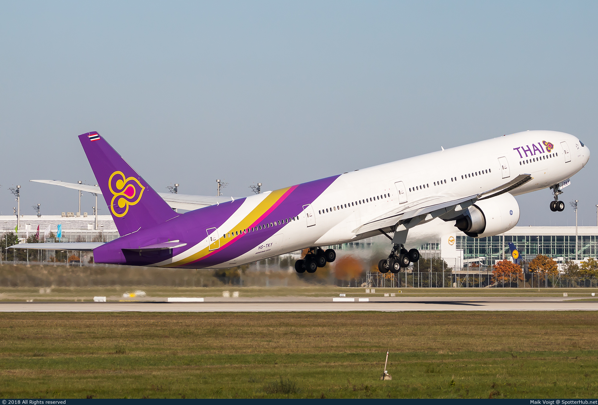 Photo of HS-TKY - Boeing 777-3D7(ER) operated by Thai Airways International