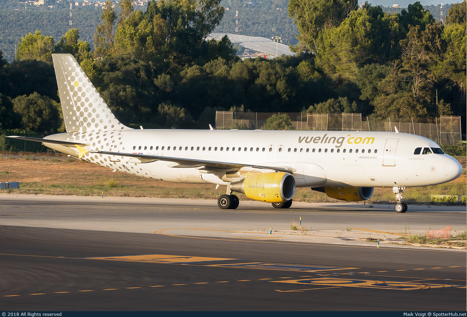 Photo of EC-LLJ - Airbus A320-214 operated by Vueling