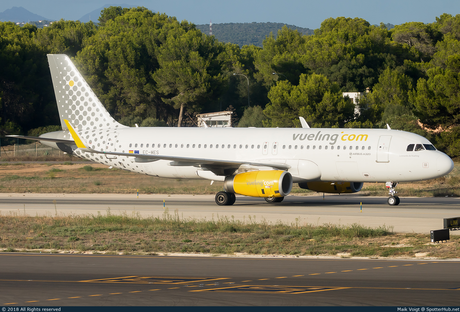 Photo of EC-MES - Airbus A320-232 operated by Vueling