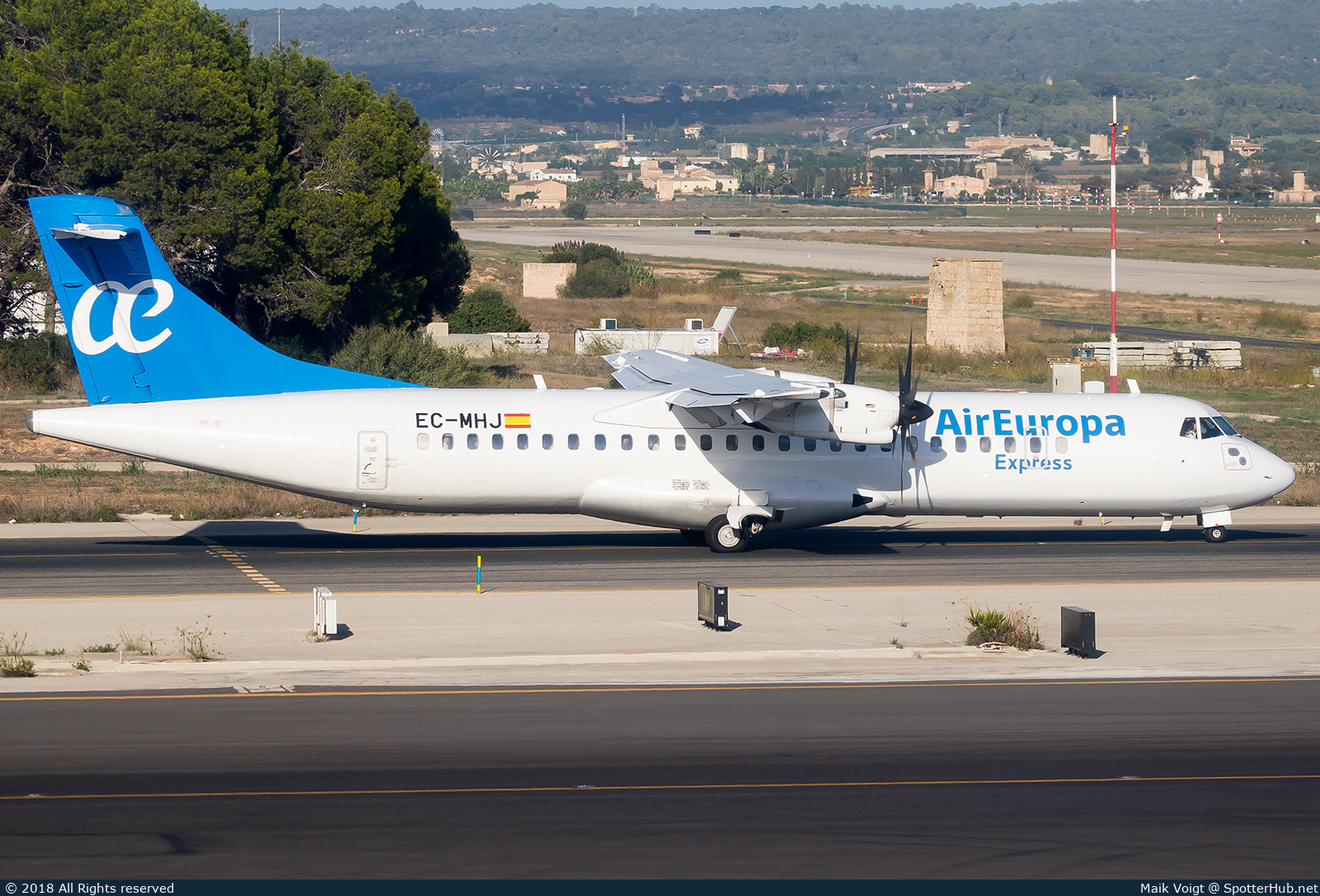 Photo of EC-MHJ - ATR 72-500 operated by Air Europa Express (opb Aeronova)