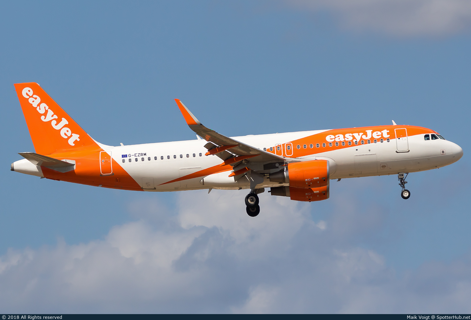 Photo of G-EZRM - Airbus A320-214 operated by easyJet