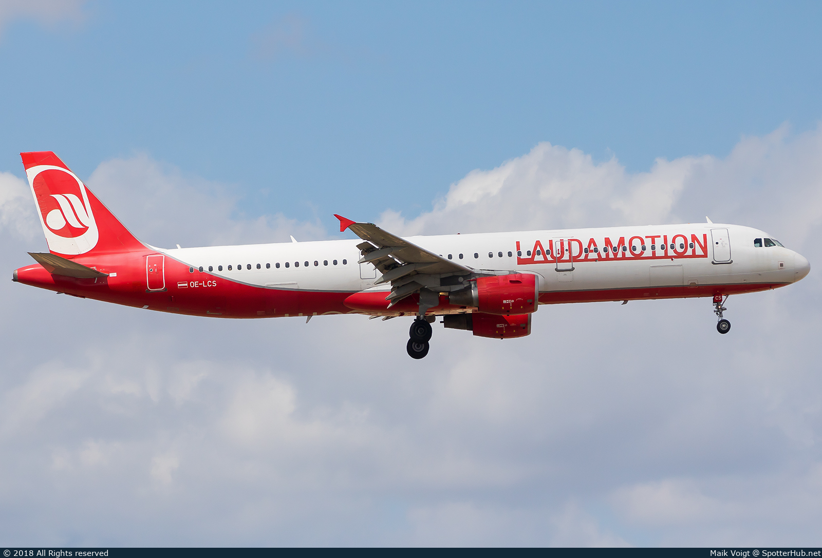Photo of OE-LCS - Airbus A321-211 operated by Laudamotion