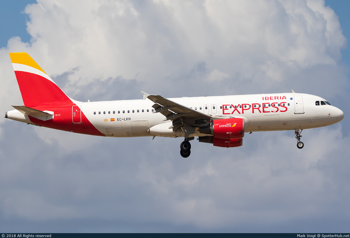 Photo of EC-LKH - Airbus A320-214 operated by Iberia Express
