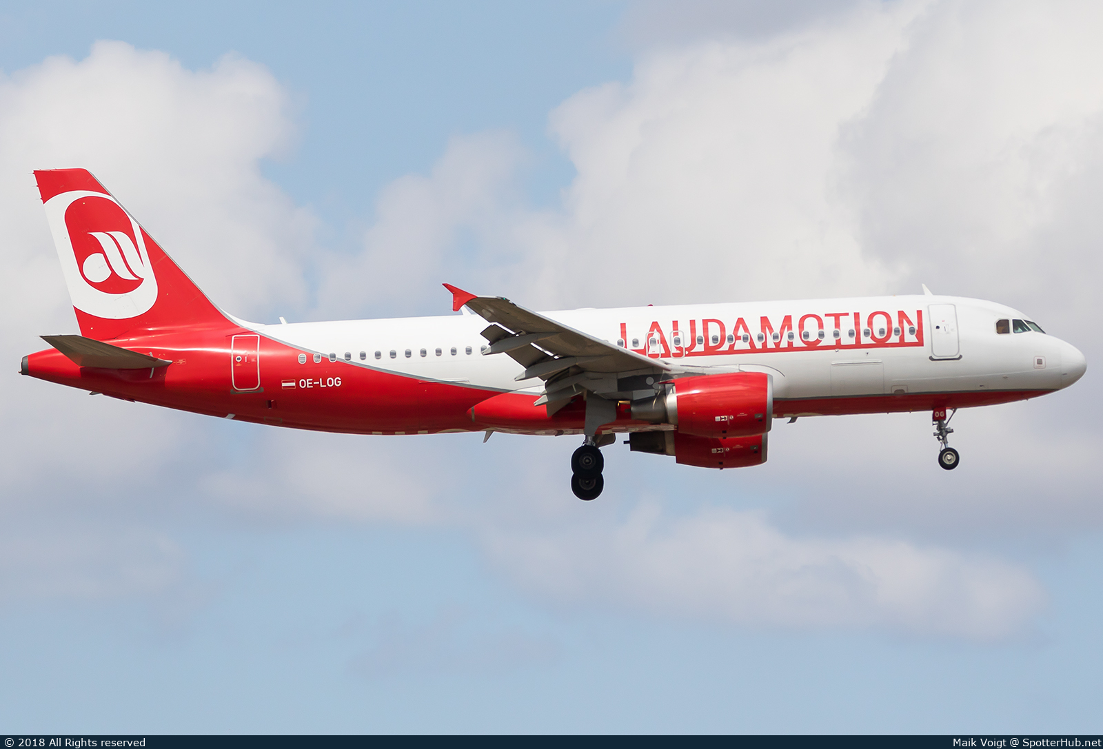 Photo of OE-LOG - Airbus A320-214 operated by Laudamotion