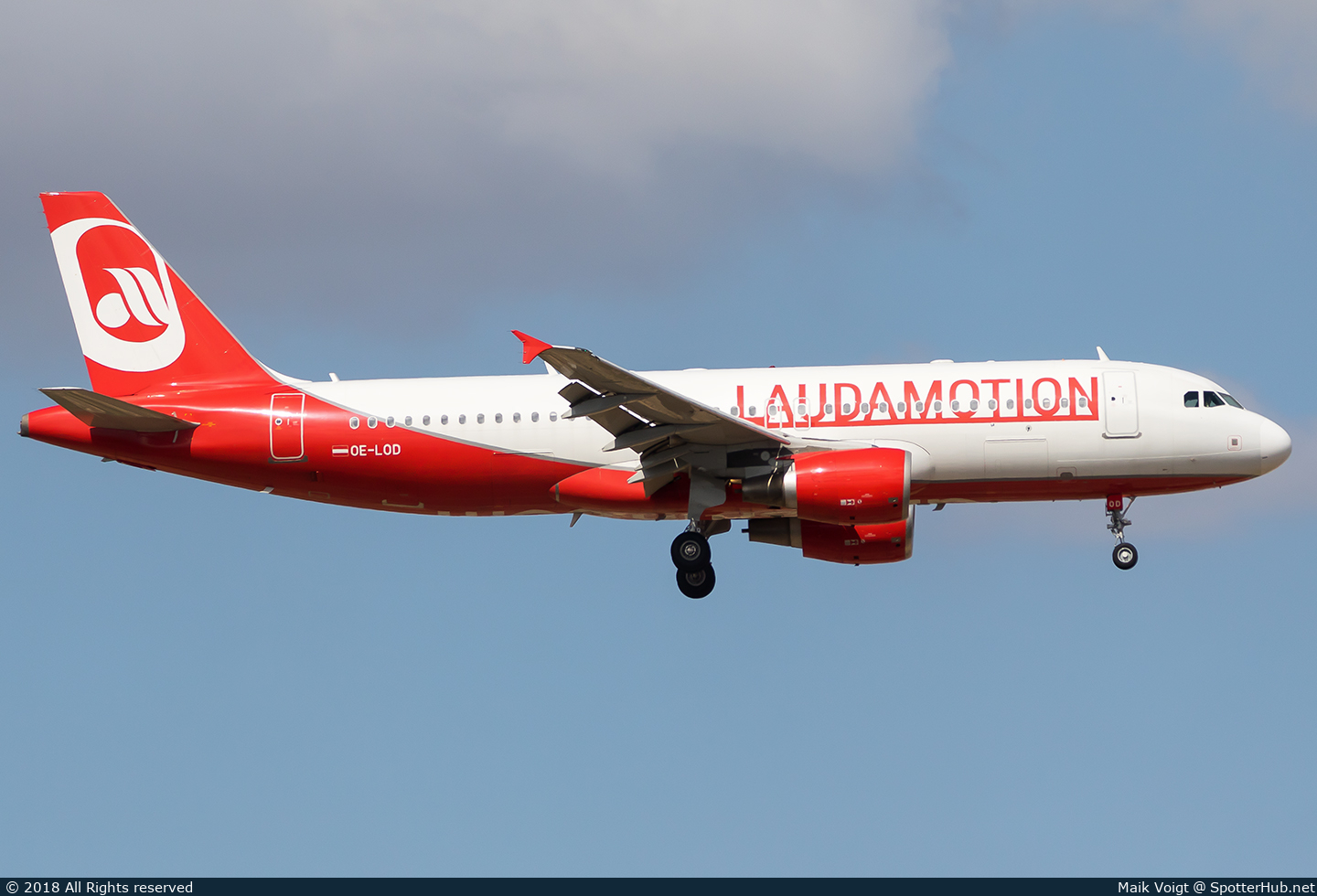 Photo of OE-LOD - Airbus A320-214 operated by Laudamotion