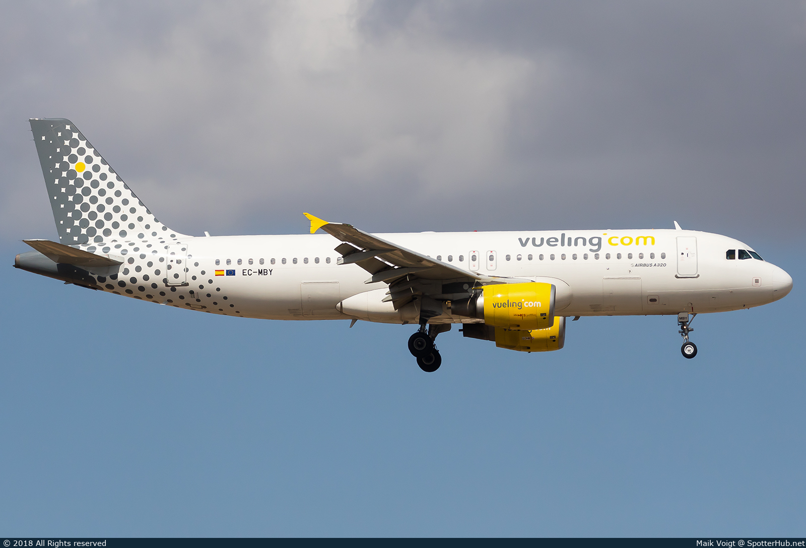 Photo of EC-MBY - Airbus A320-214 operated by Vueling